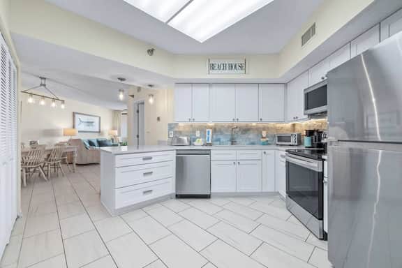 Beachfront 3BR*Gorgeous Views*Indoor/Outdoor Pool - Image 4
